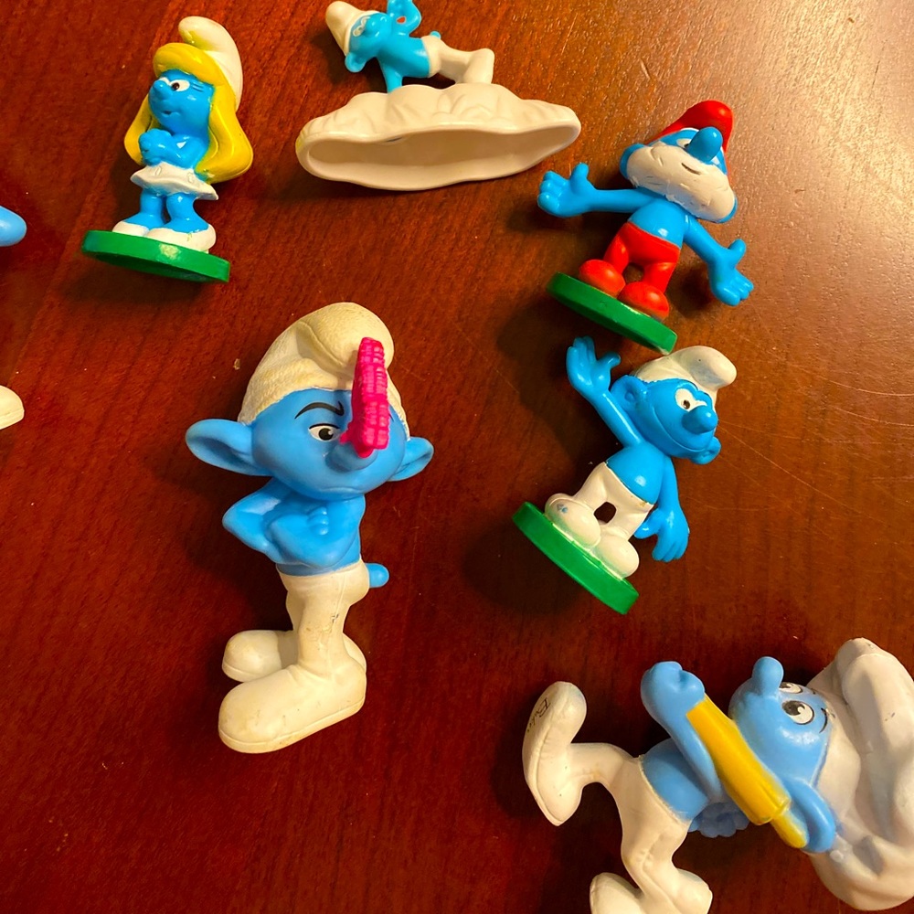 Vintage McDonald’s smurfs toys